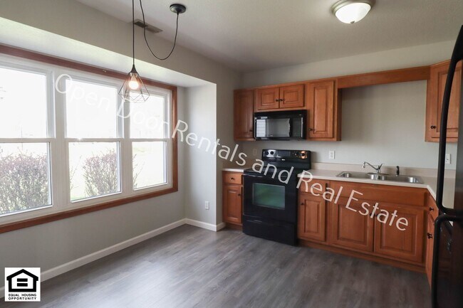 Building Photo - 1421/1423 Fieldstone Dr