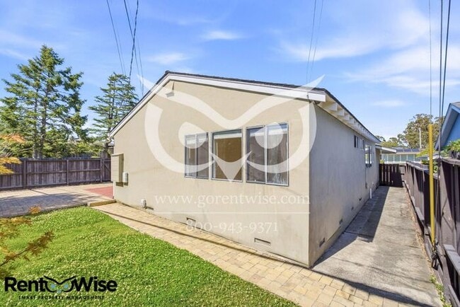 Building Photo - 1109 Ridgewood Dr