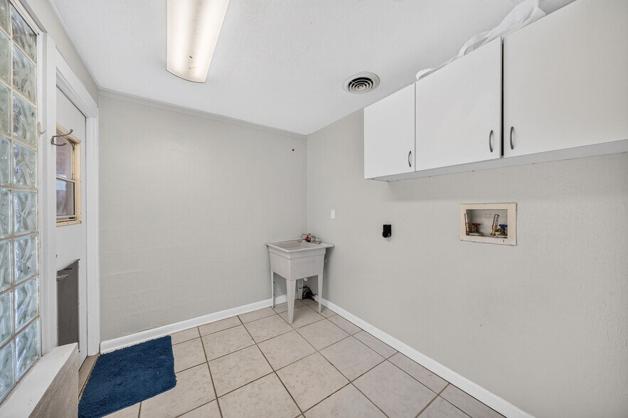 Building Photo - 1448 Cumbie St