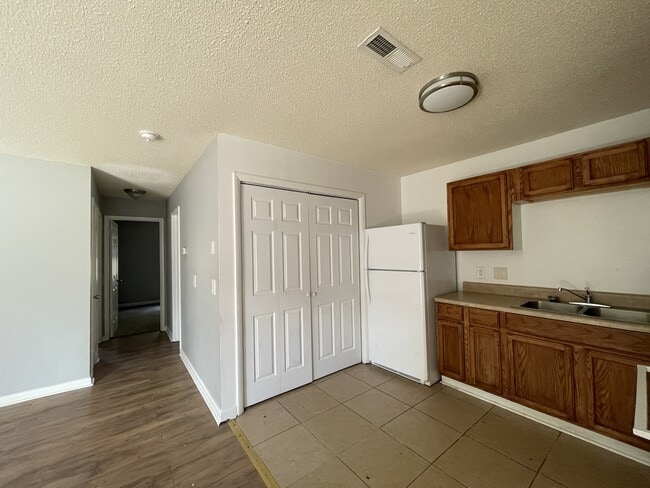 Building Photo - 4514 Bonnell Dr NW