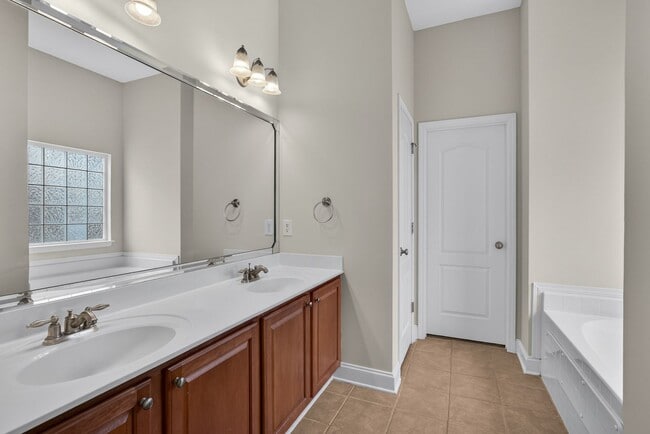 Building Photo - 10 Moonlight Trail