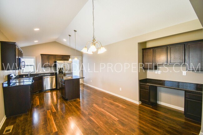 Building Photo - 1255 SE Waddell Way