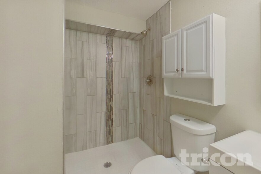 Building Photo - 6455 Montarbor Dr