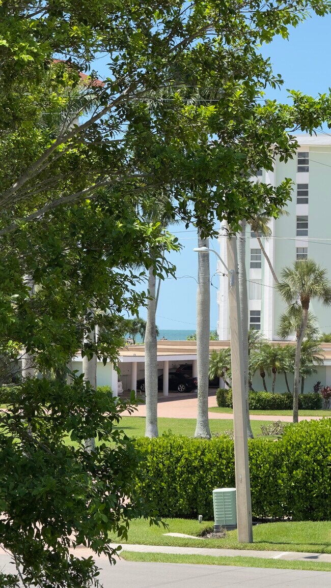Building Photo - 235 Seaview Ct