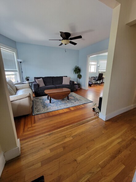 Shared living room - 90 North St