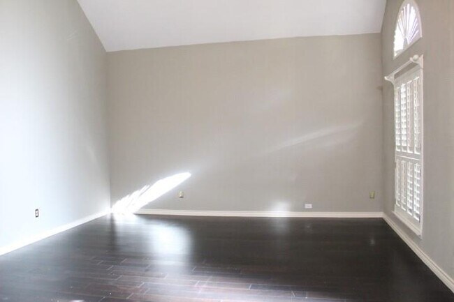 Building Photo - 1013 Stone Gate Dr