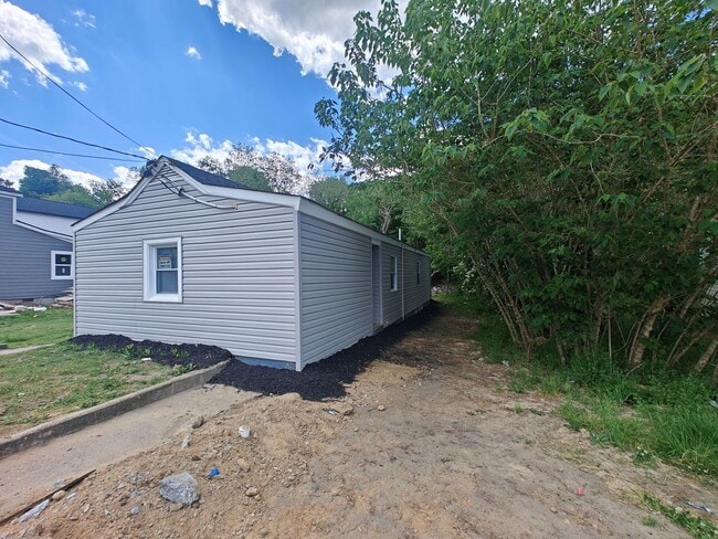 Building Photo - 120 S Little Church St