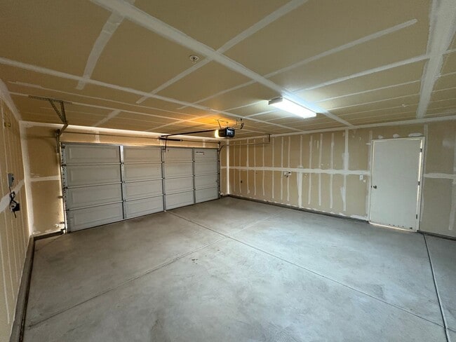 Building Photo - Beautiful Visalia Home Available Now!