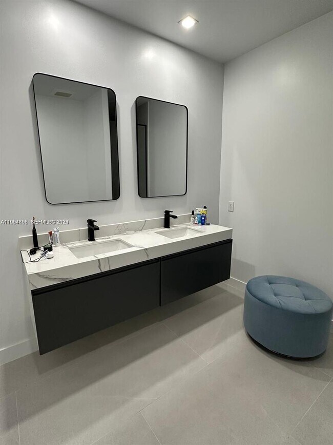 Building Photo - 780 NE 69th St