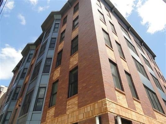 Building Photo - 662 1st St