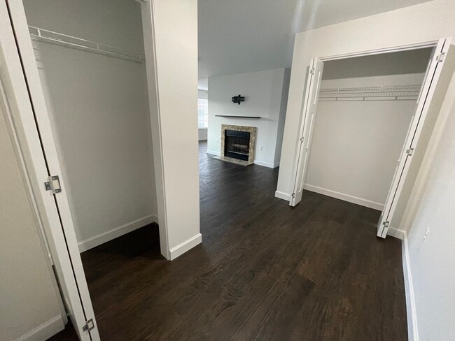 Building Photo - 6425 Apt 303
