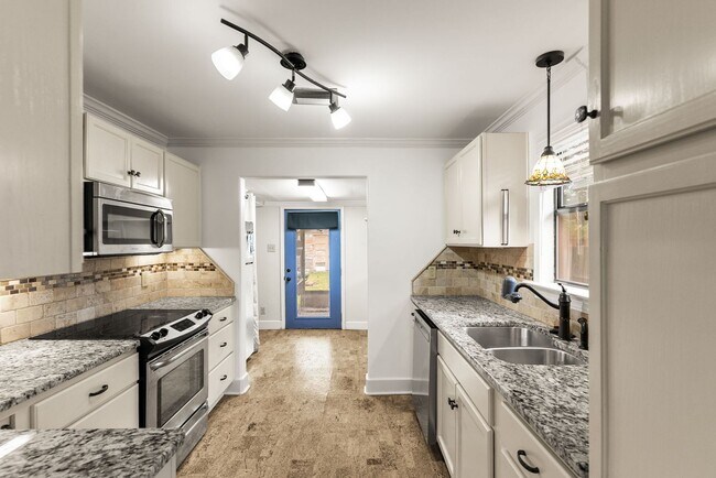 Building Photo - Charming 2 Bedroom 1 Bath house in the Argenta District of North Little Rock.