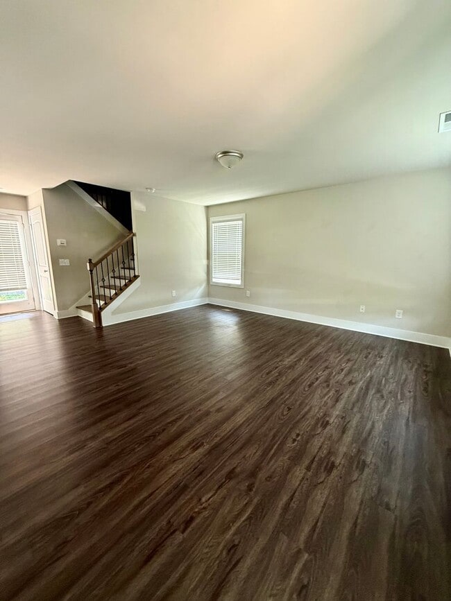Building Photo - 2 Bed / 2.5 Bath near Lake Lanier