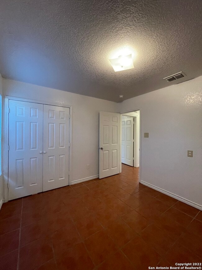 Building Photo - 1721 Quintana Rd