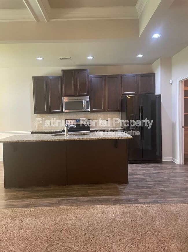 Building Photo - 7350 Silk Tree Pt