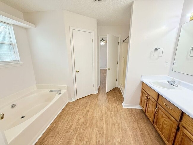 Building Photo - 3980 Deerwood Cir