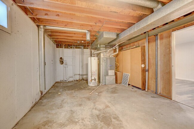 Building Photo - $2,900.00, 5 bed, 3 bath in Denver with Fi...