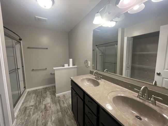 Building Photo - Four Bedroom Home in Portage