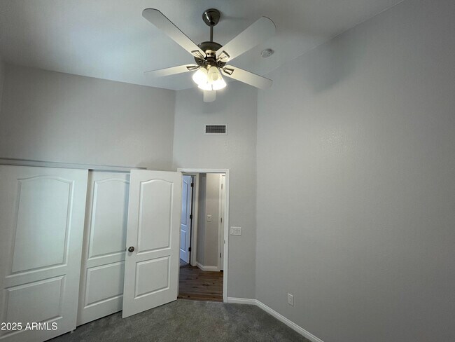 Building Photo - 841 E Lovegrass Dr