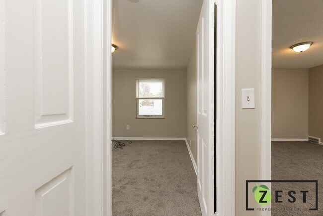 Building Photo - - BEAUTIFUL 3-BEDROOM 1 BATHROOM  April 11th 2-2:30 pm!