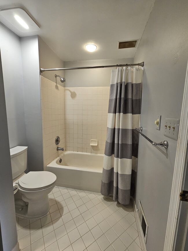 Building Photo - 16831 Centerfield Way
