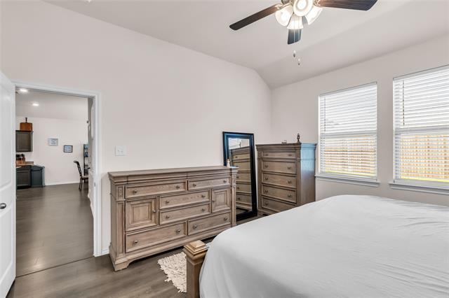 Building Photo - 900 Honey Maple St