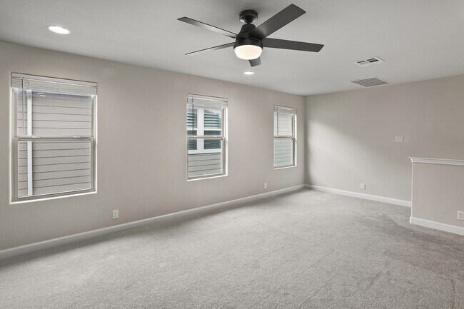 Building Photo - 4 Bedroom/3 bath home Southglen Subdivision