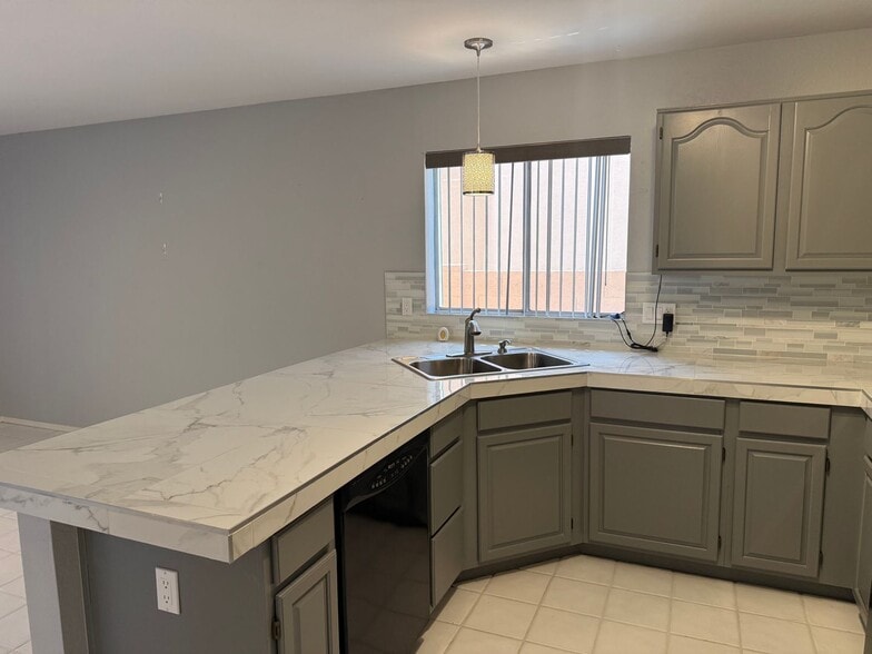 Building Photo - 3579 W Sky Ridge Loop