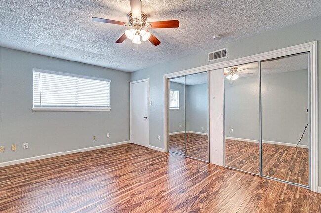 Building Photo - 7983 Kendalia Dr
