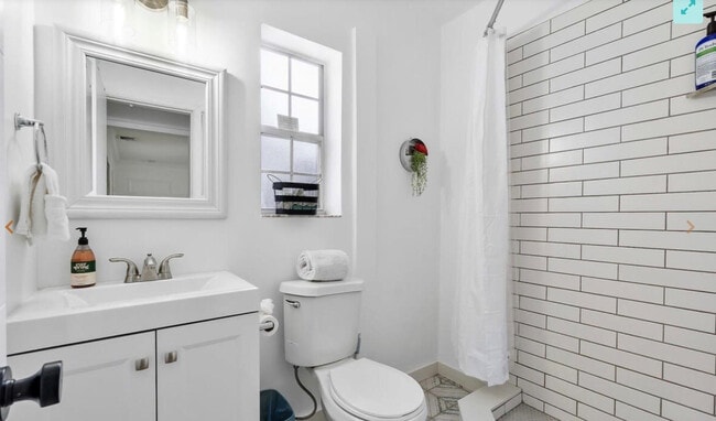 Building Photo - 1400 NE 4th Ct