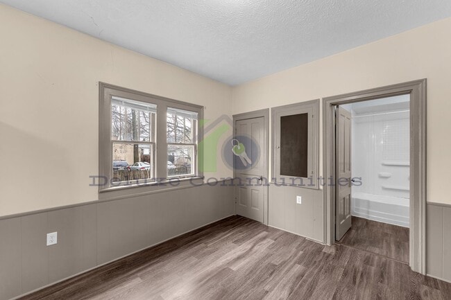 Building Photo - WEST SIDE! 2 Bedroom Single Family Home! JUST LISTED!