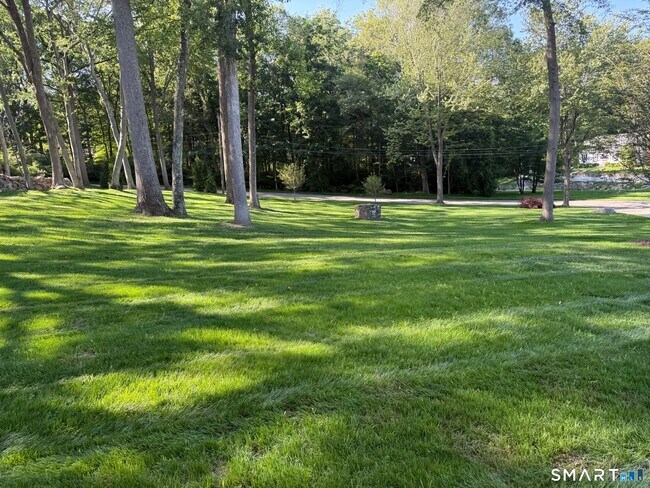 Building Photo - 61 Bittersweet Ln