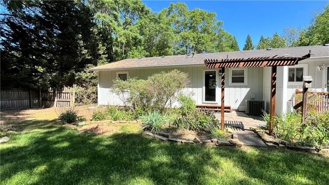 Building Photo - 322 Powder Springs St