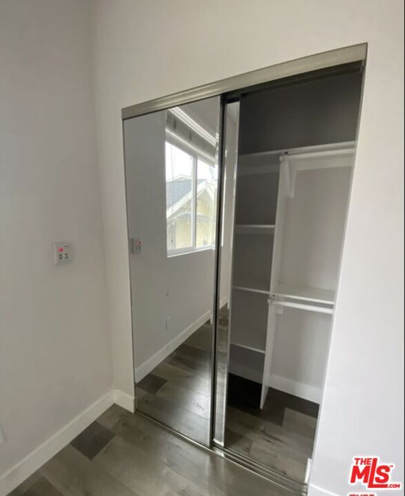 Building Photo - 3955 1/2 S Budlong Ave