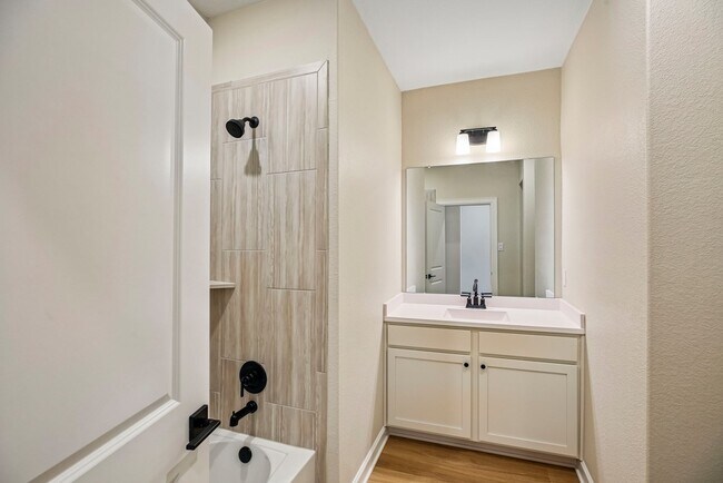 Building Photo - 3085 Sorrento Hl Dr
