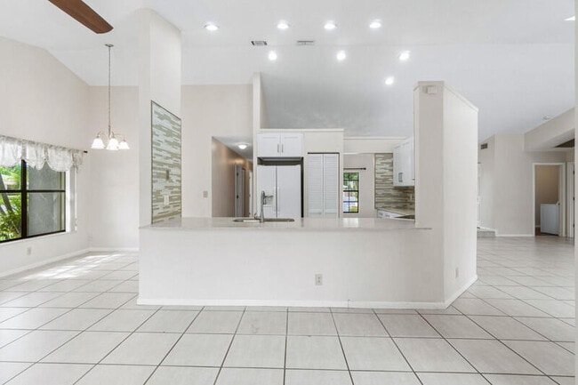 Building Photo - 13485 Orchid Ct