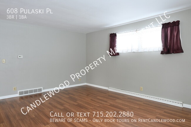 Building Photo - Pet Friendly 3 Bedroom Single Family Home ...
