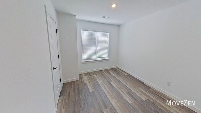 Building Photo - 277 Vanderbilt Rd