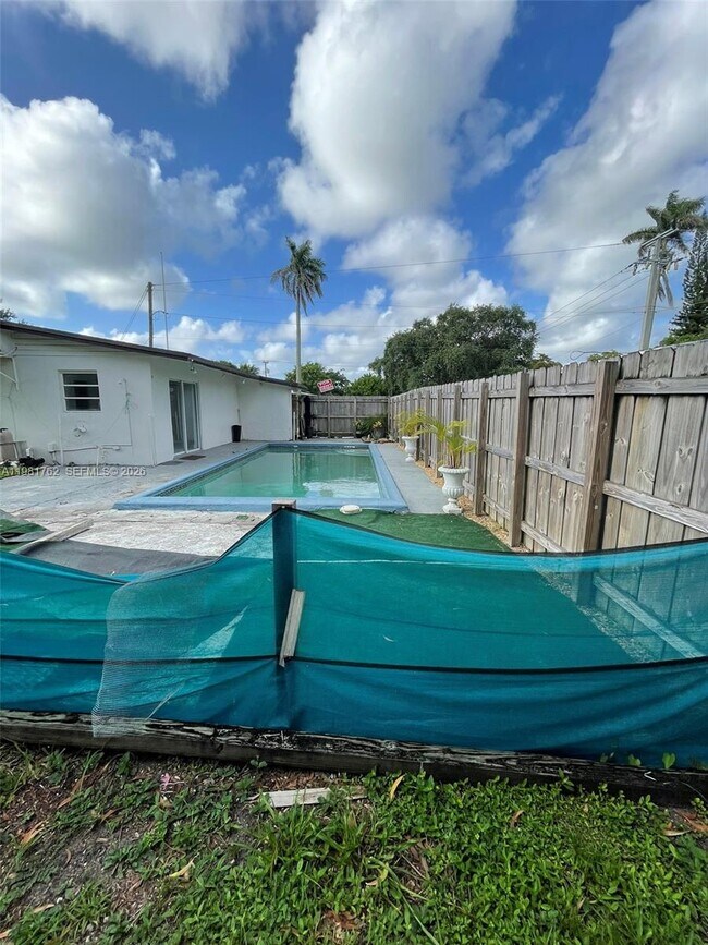 Building Photo - 5751 SW 38th Ct