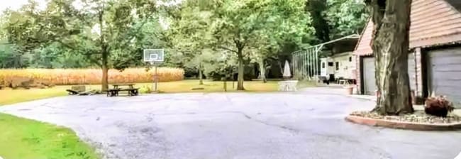 Building Photo - 892 N State Rd 149