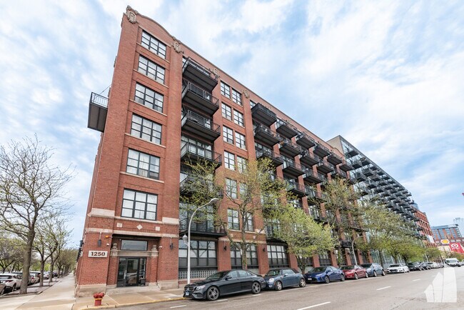 Building Photo - 1250 W Van Buren St