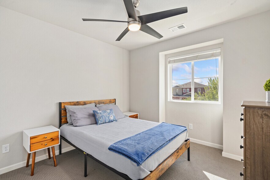 Building Photo - 3068 Aries Dr