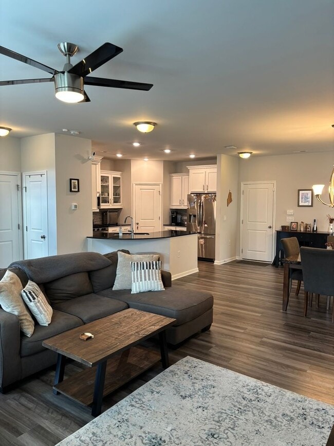 Building Photo - Beautiful 3-Bedroom Home in Copley Farm! Available Jul 1, 2026