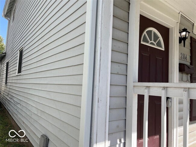 Building Photo - 2114 S Woodlawn Ave