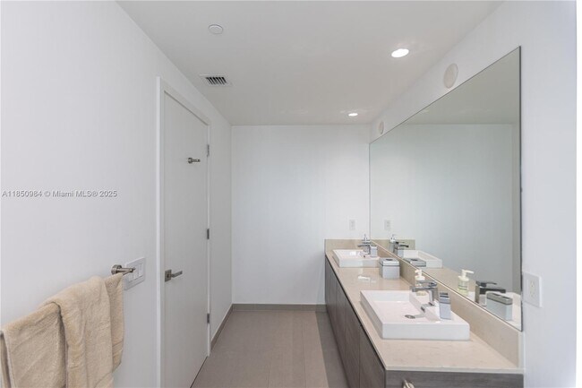 Building Photo - 1080 Brickell Ave