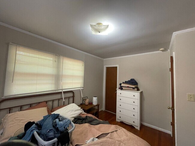 Building Photo - Knottingham Home Available