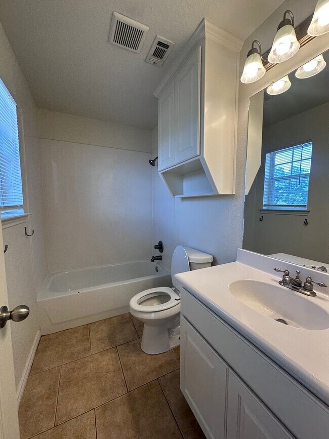 Building Photo - 5/5 House in Small Gated Community Near Ba...