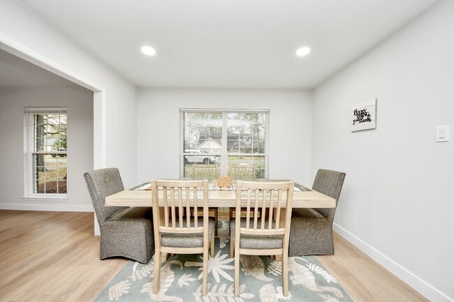 Building Photo - 10003 Briarwild Ln