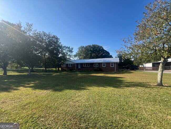 Primary Photo - 2119 Atlanta Hwy SE