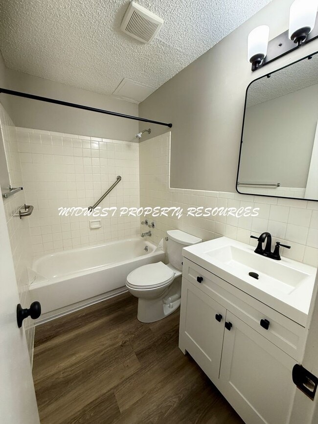 Building Photo - STUDIO Apartment Available